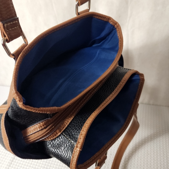 2 Vera Wang and 1 unbranded black patent leather shoulder bags - Picture 13 of 15